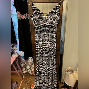 Adorable black and white summer dress.